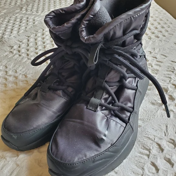 Nike Tanjun high rise waterproof sneakers ankle boots size 10 - Picture 2 of 6